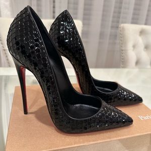 CHRISTIAN LOUBOUTIN Size 38.5
Kate 100 glossed lizard-effect leather pumps
